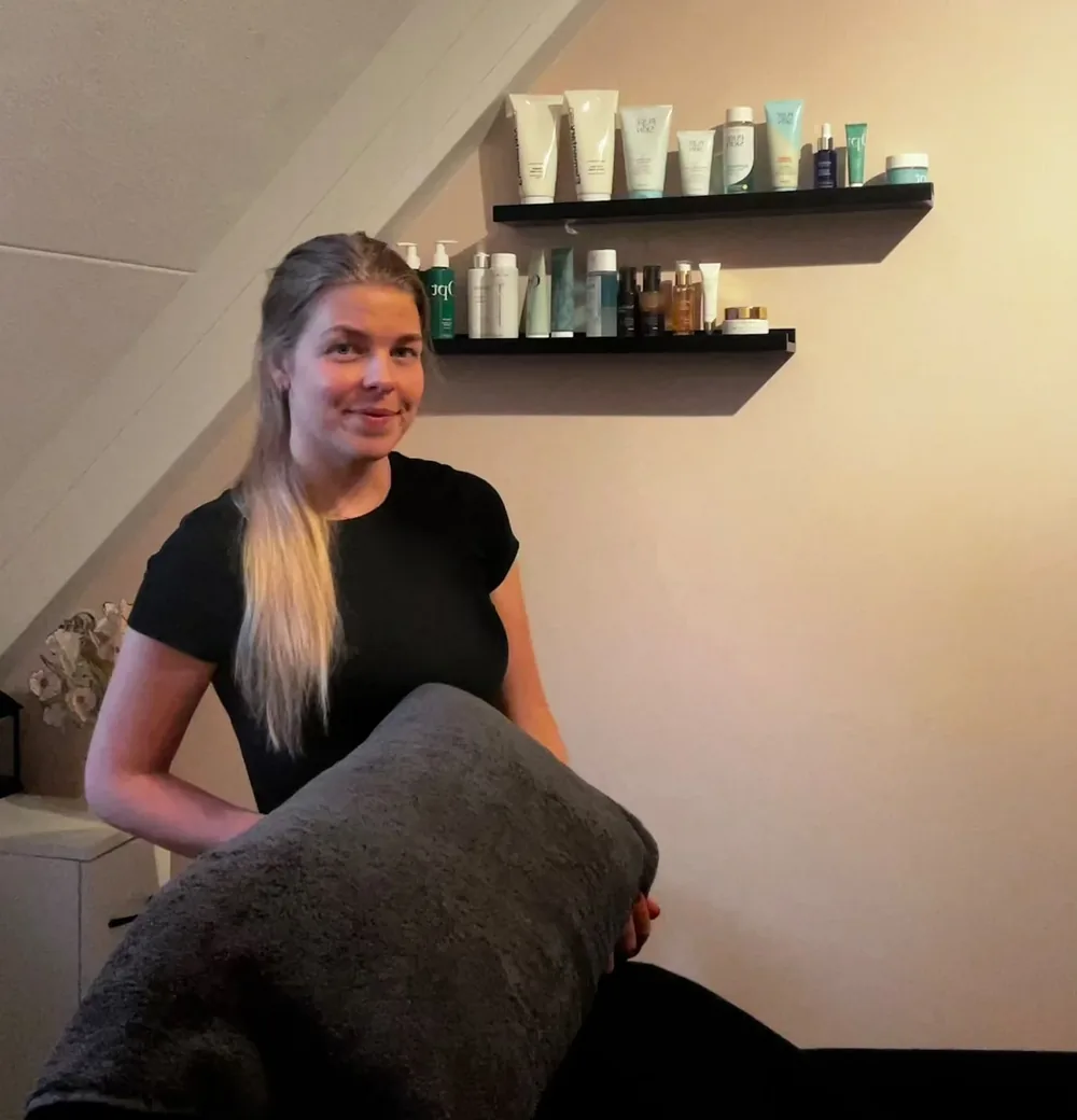 Nelleke Holt in haar salon